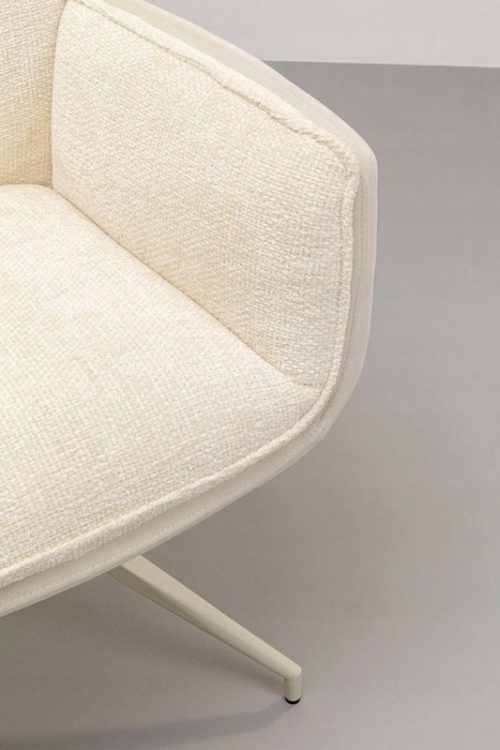 b821d1c8c710e4fe557e411a63b67f0c